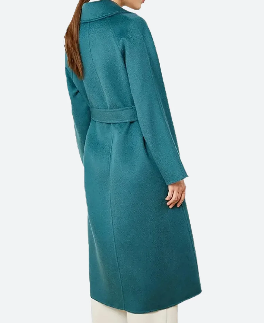 Another Simple Favor Stephanie Smothers Fur Coat Back Image